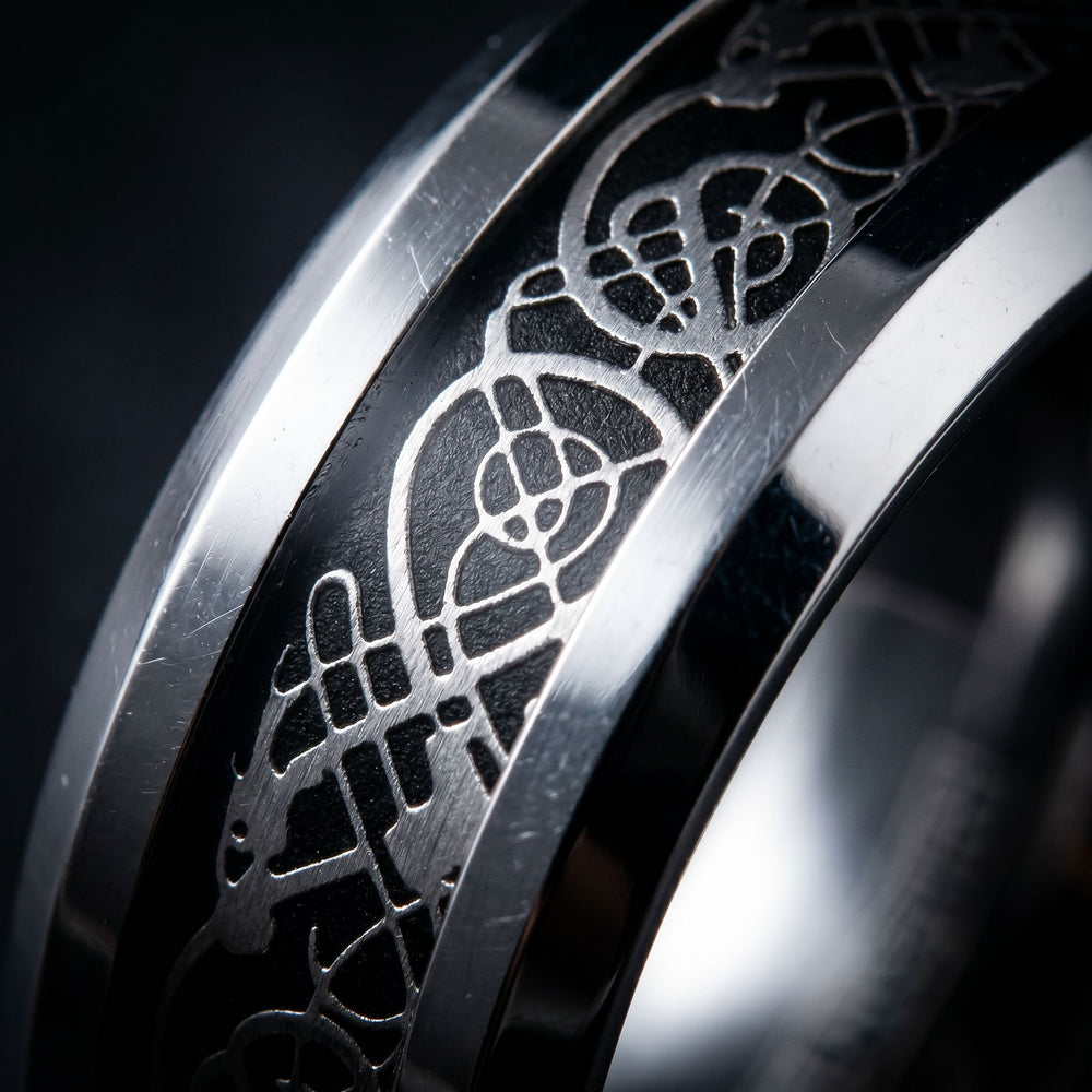 Celtic Dream - Silver & Black mt-dark macro