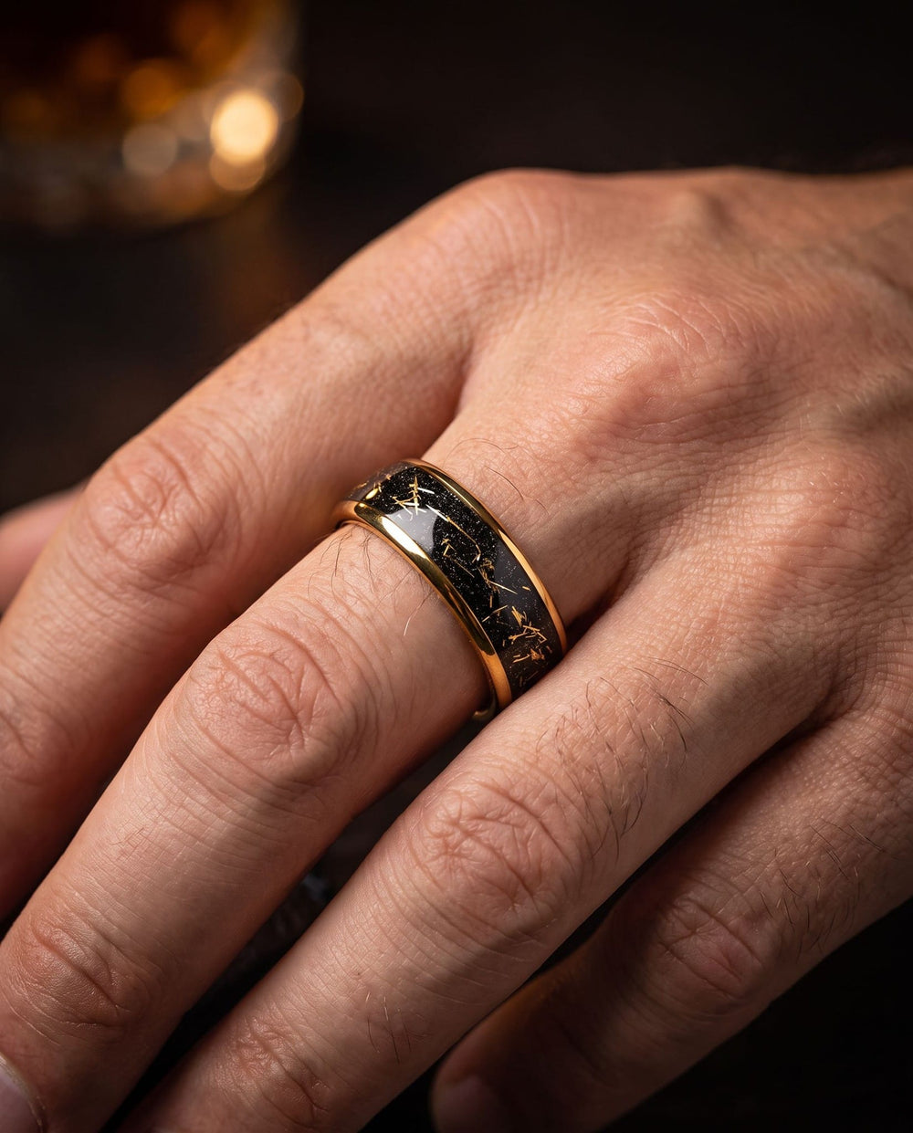 Bastet ring onhand