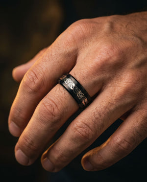 Celtic Dream - Black & Silver mt-dark onhand