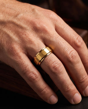 Amun ring onhand