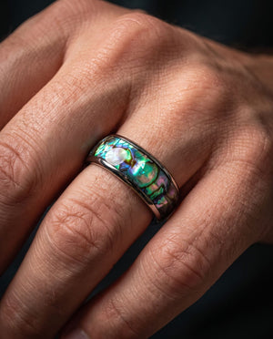 Siren ring onhand